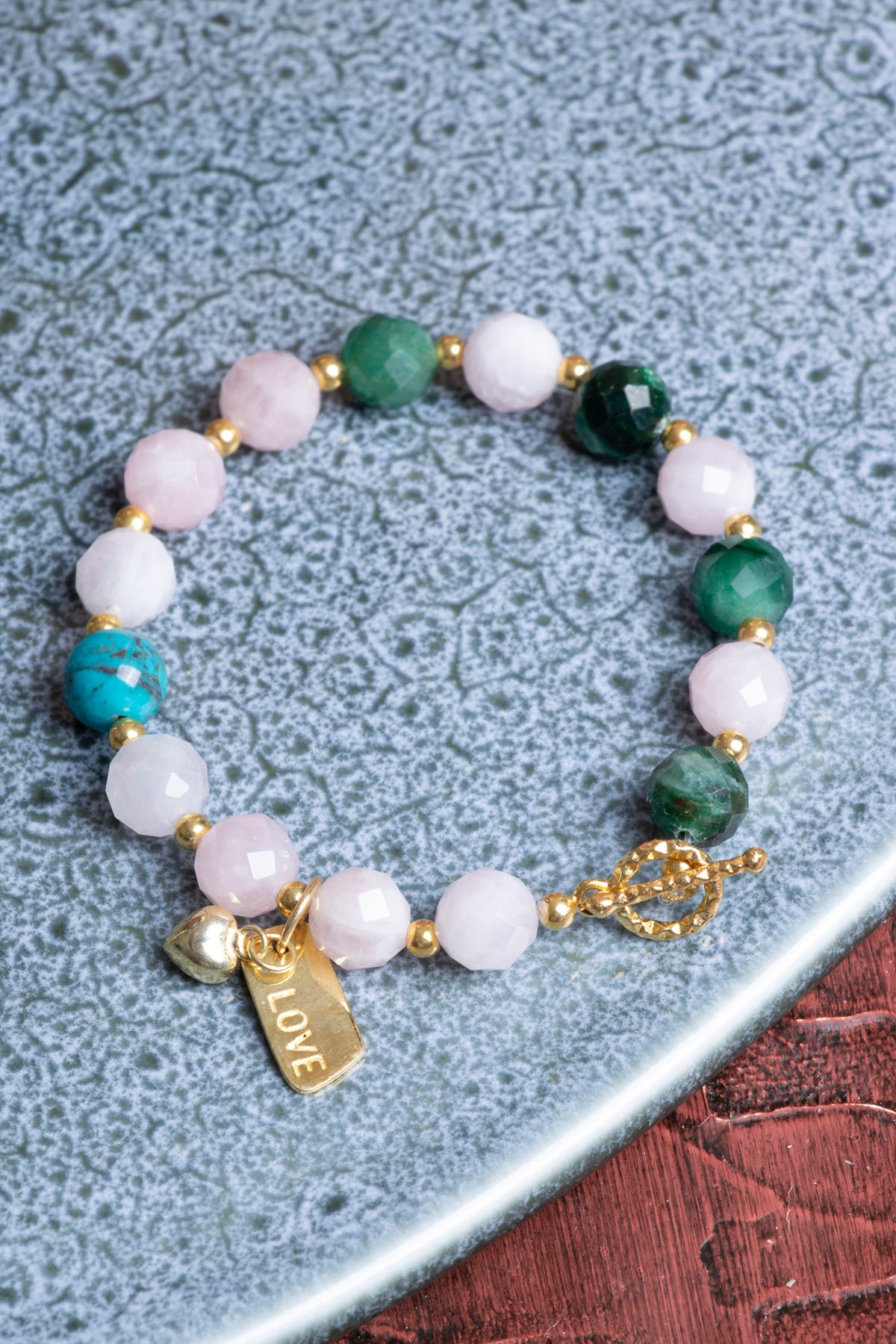 Aşkın Sembolü Gümüş Love Aparatlı Bileklik Turkuaz &amp; Zümrüt &amp; Pembe Kuvars