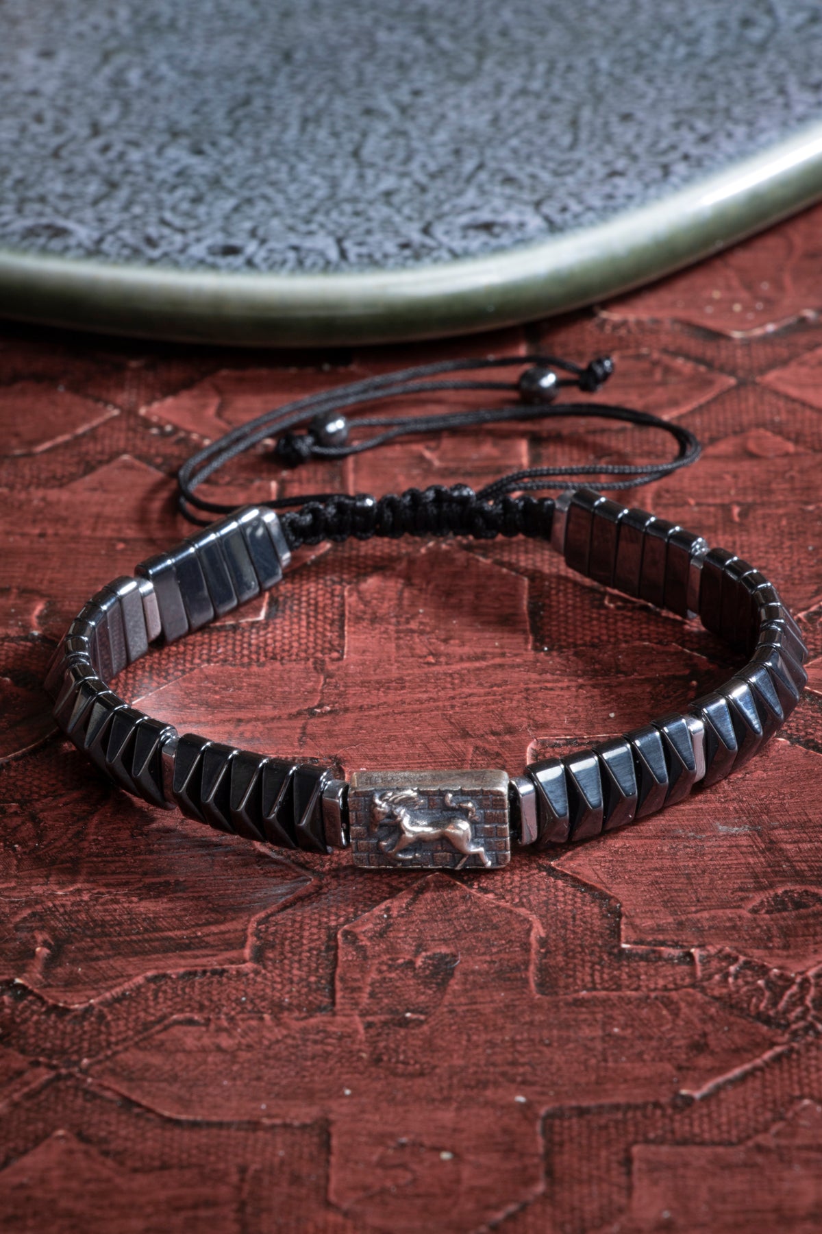 At Figürlü Gümüş Aparatlı Hematit Doğal Taş Makrome Bileklik