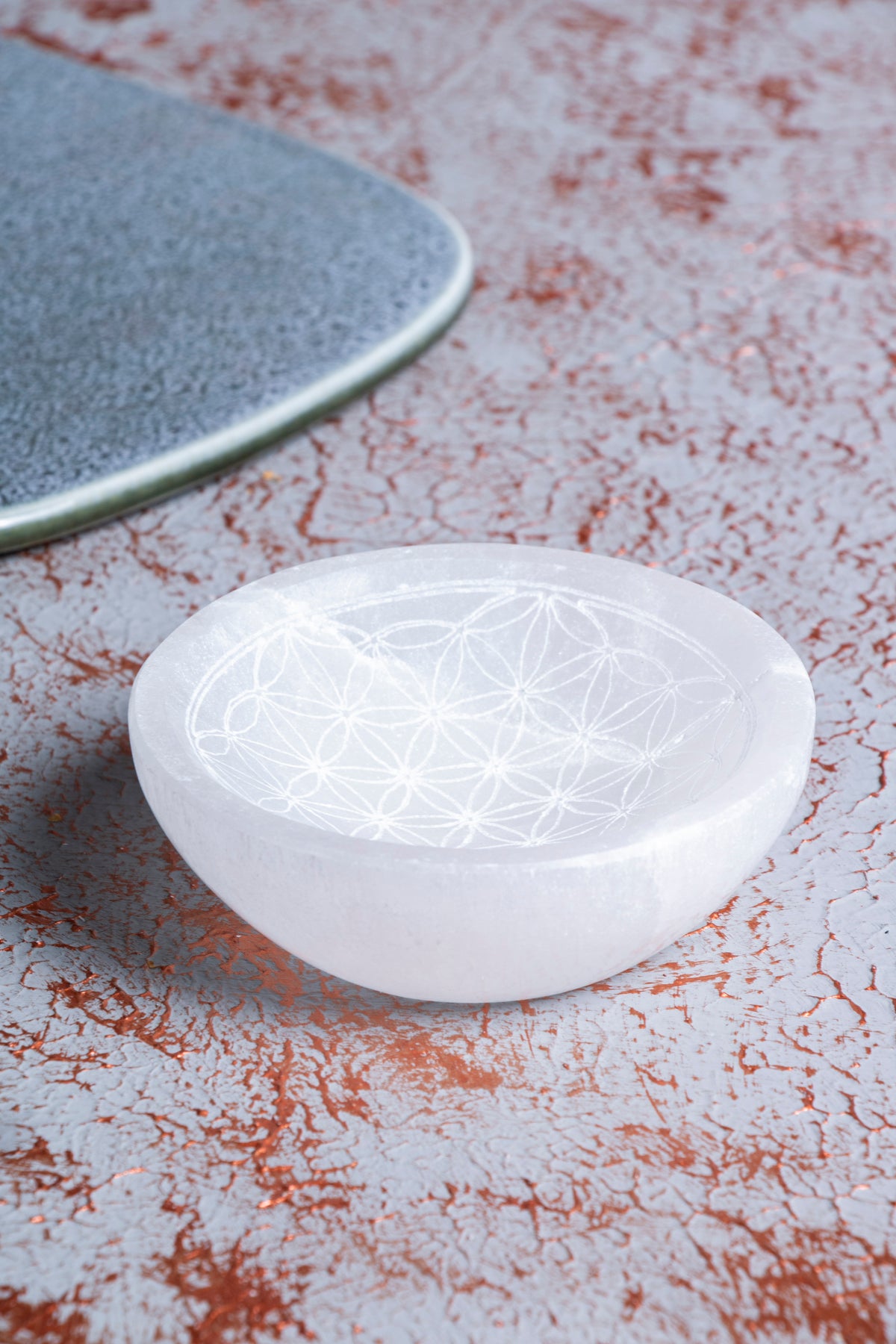 Beyaz Renkli Motifli Selenit Tabak