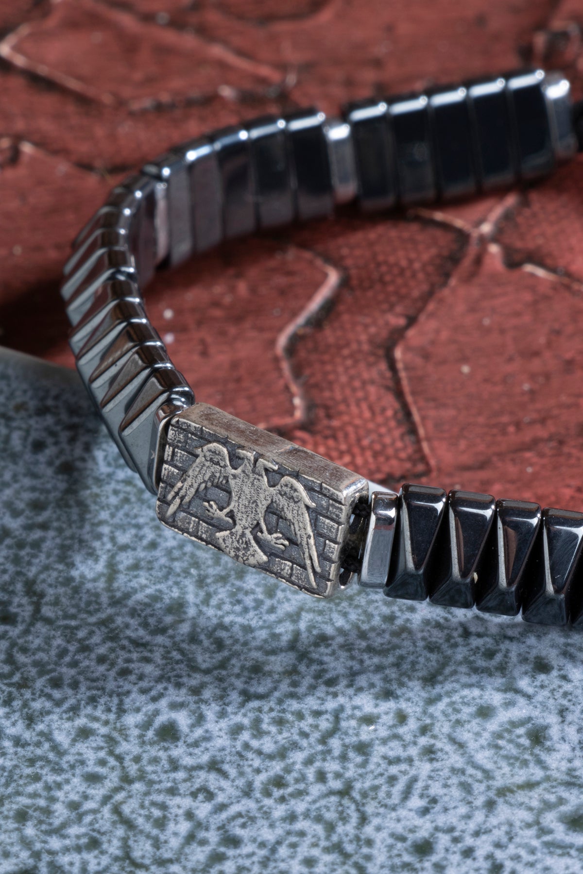 Çift Başlı Selçuklu Kartal Gümüş Aparatlı Hematit Doğal Taş Makrome Bileklik