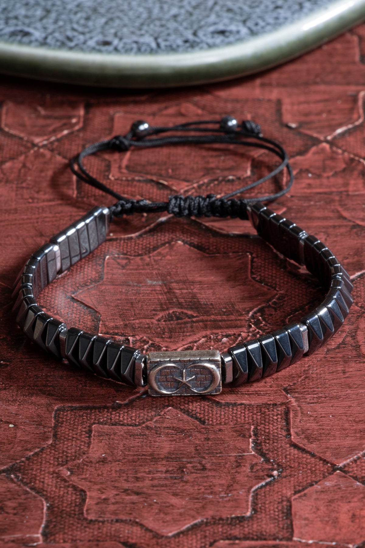 Çifte Hilal ve Yıldız Gümüş Aparatlı Hematit Doğal Taş Makrome Bileklik