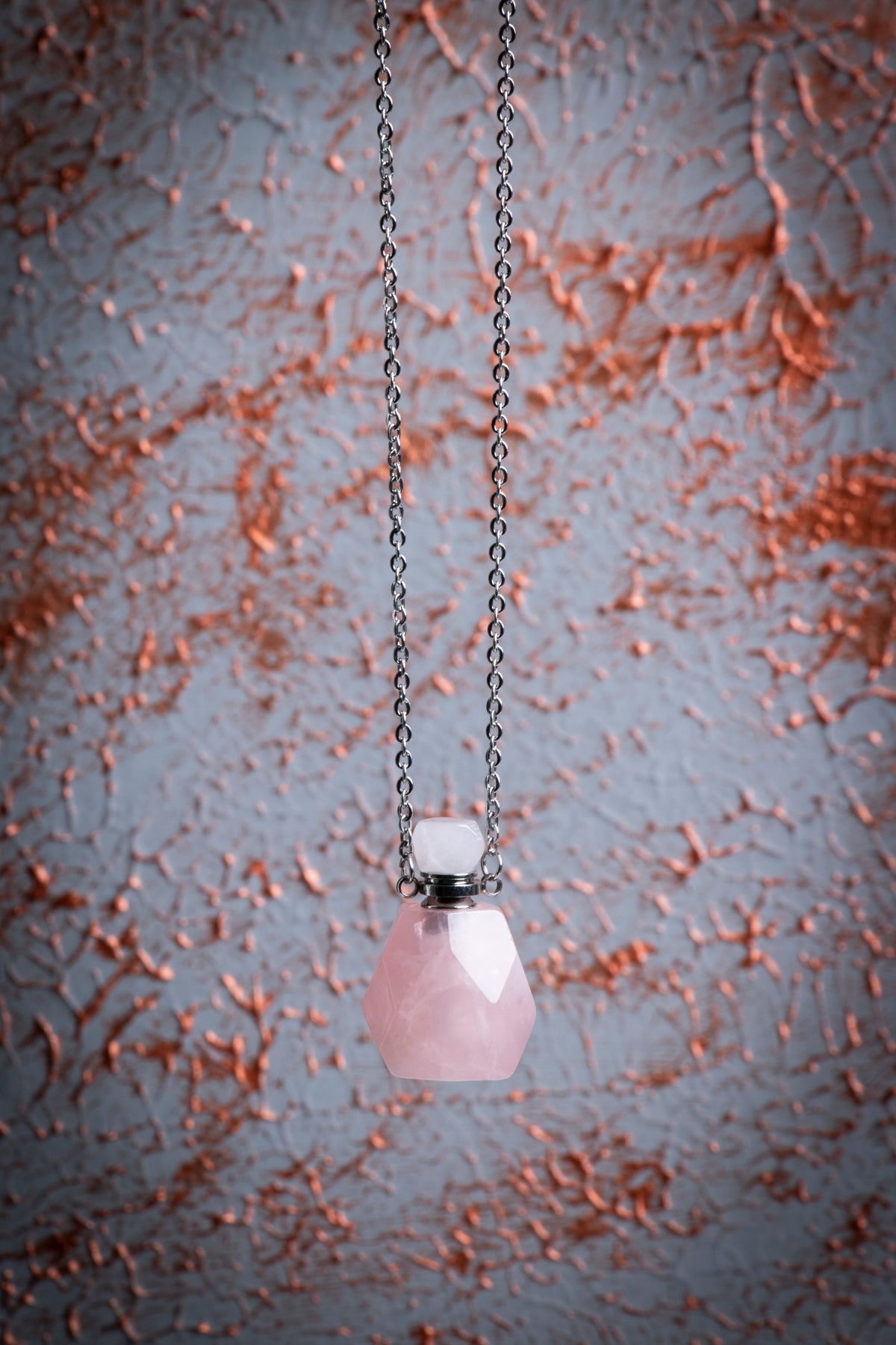 Fasetli Kesim Pembe Kuvars Zincirli Esans Şişesi Kolye
