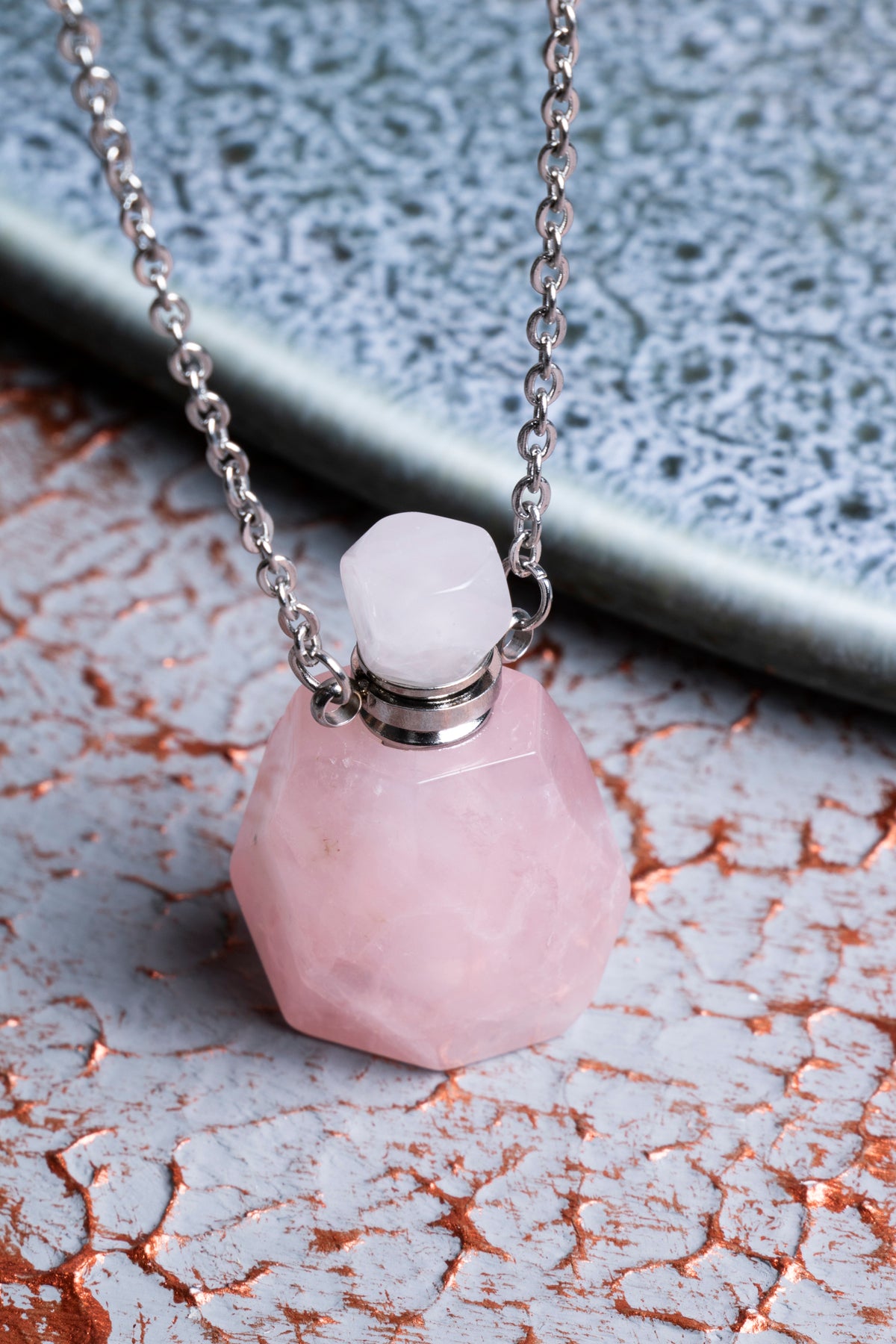 Fasetli Kesim Pembe Kuvars Zincirli Esans Şişesi Kolye