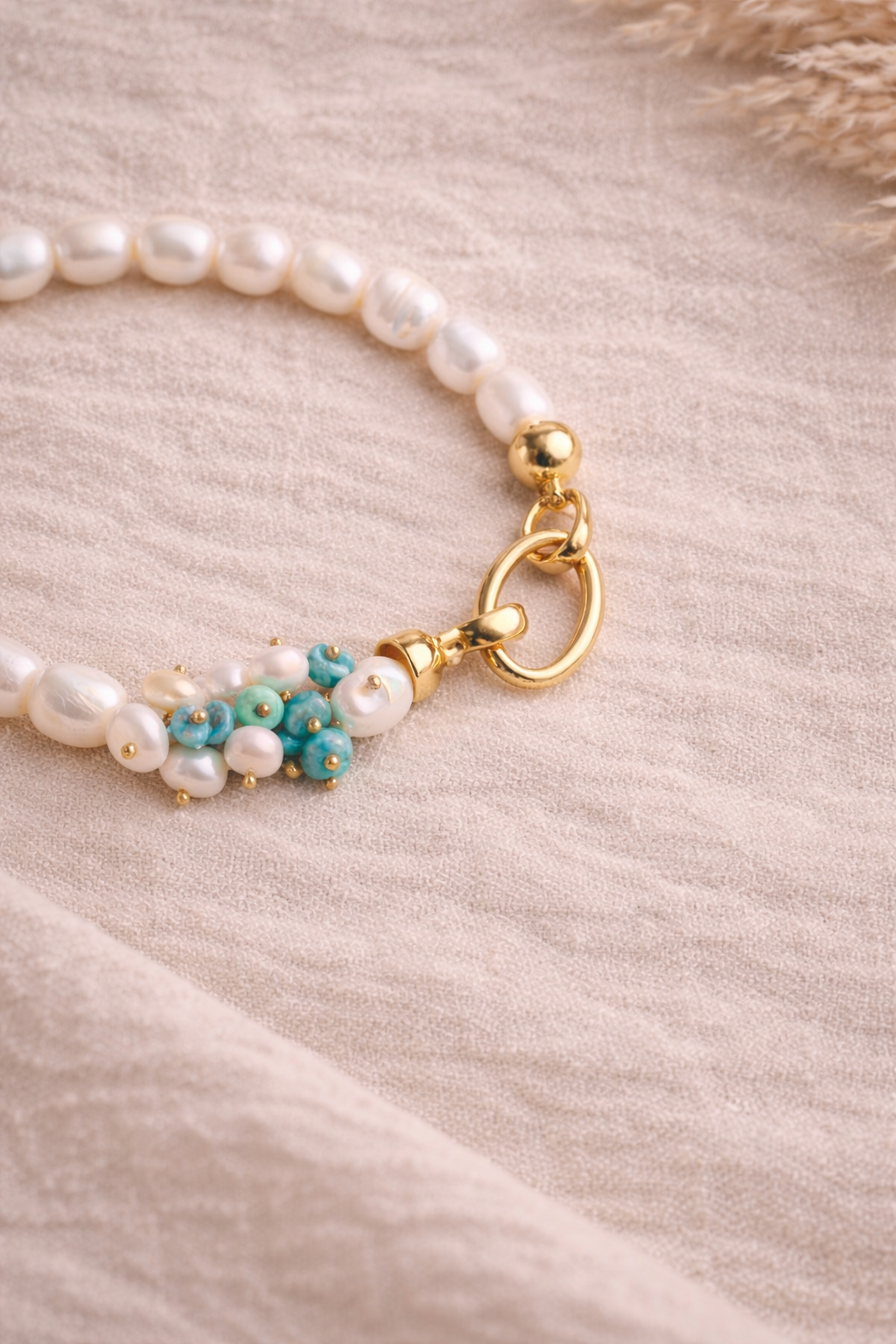 Gümüş Detaylı İnci &amp; Turkuaz Zirkon Kilitli Bileklik