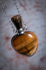 Kaplan Gözü Doğal Taş Zincirli Kalp Esans Şişesi Kolye