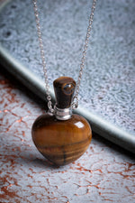 Kaplan Gözü Doğal Taş Zincirli Kalp Esans Şişesi Kolye