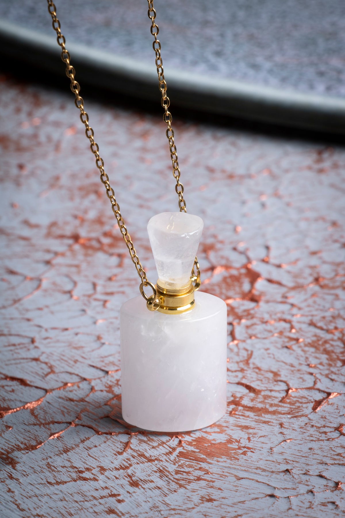 Kristal Kuvars Taşı Altın Zincirli Esans Şişesi Kolye