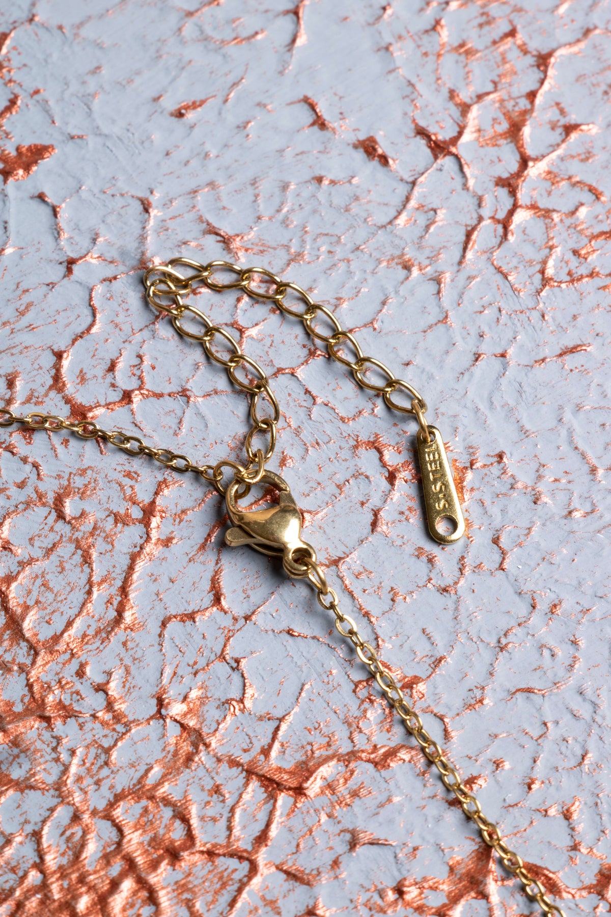 Kristal Kuvars Taşı Altın Zincirli Esans Şişesi Kolye