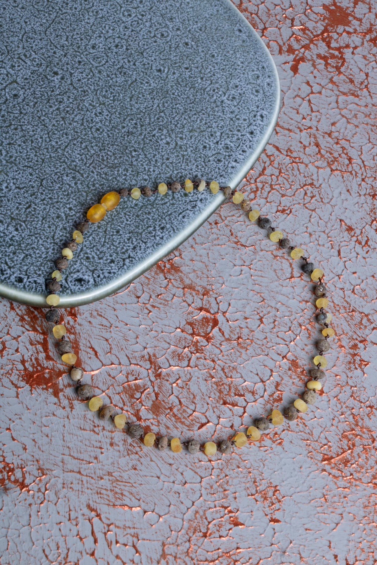 Mat Çocuk Kehribar Kolye