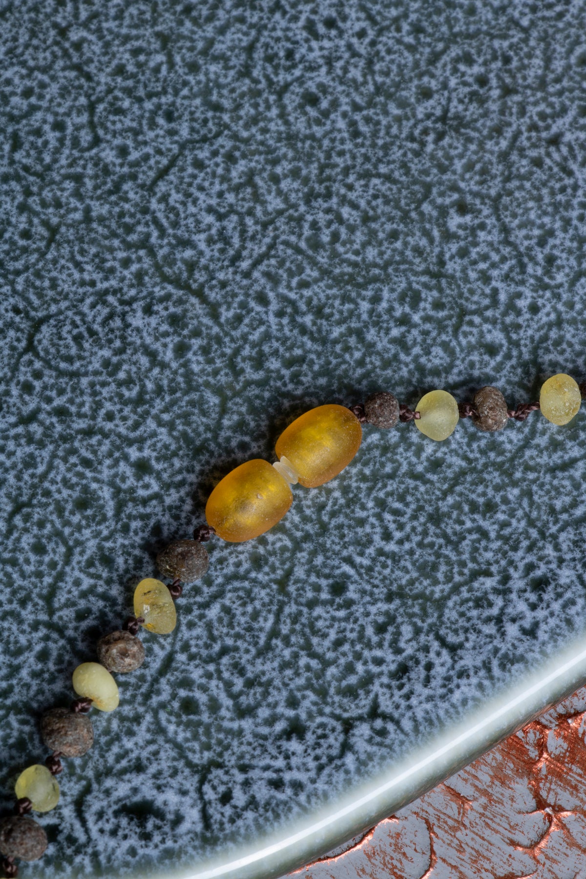 Mat Çocuk Kehribar Kolye