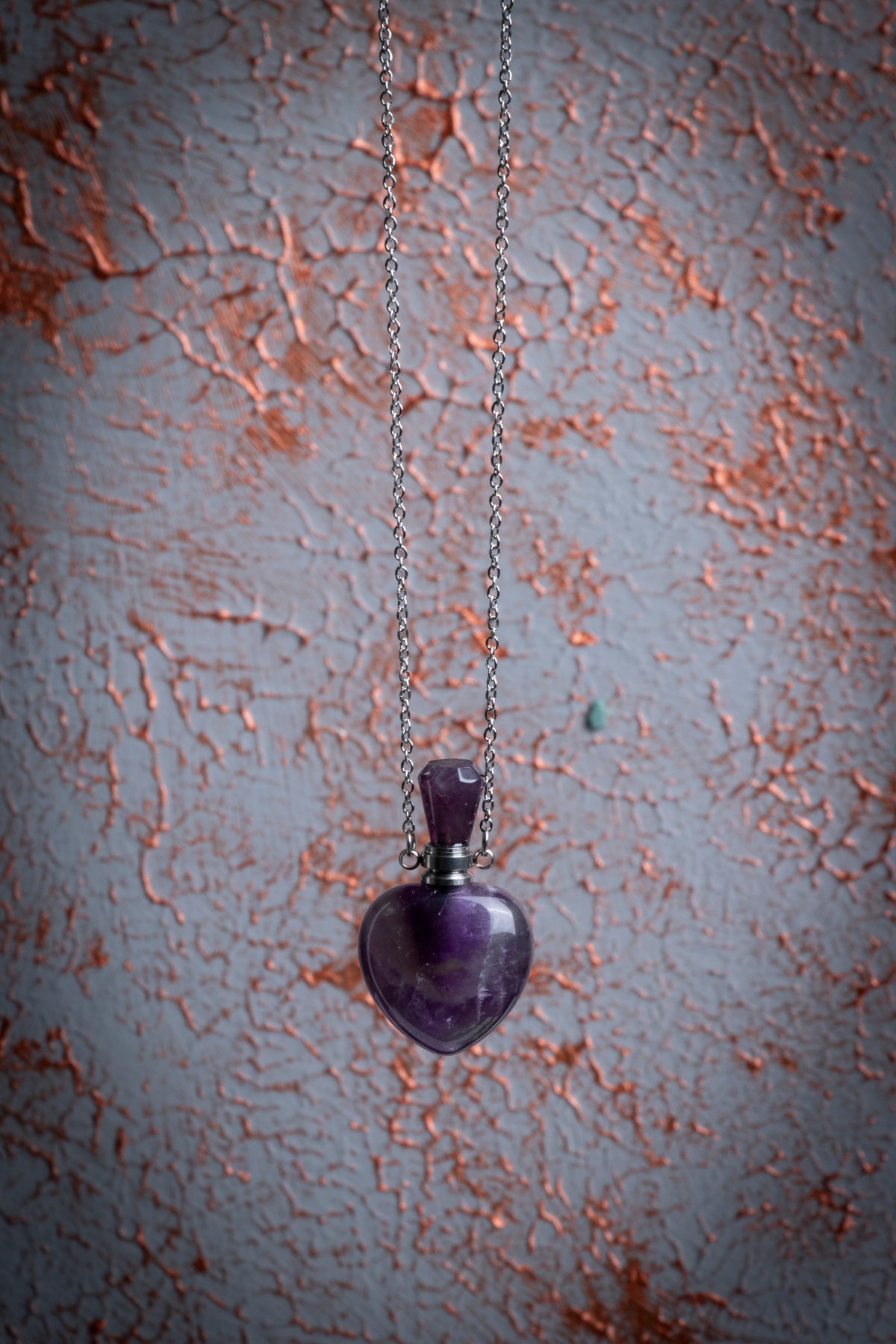 Mor Florit Taşı Zincirli Esans Kalp Şişesi Kolye