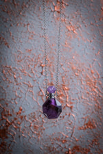 Mor Florit Taşı Zincirli Esans Şişesi Kolye