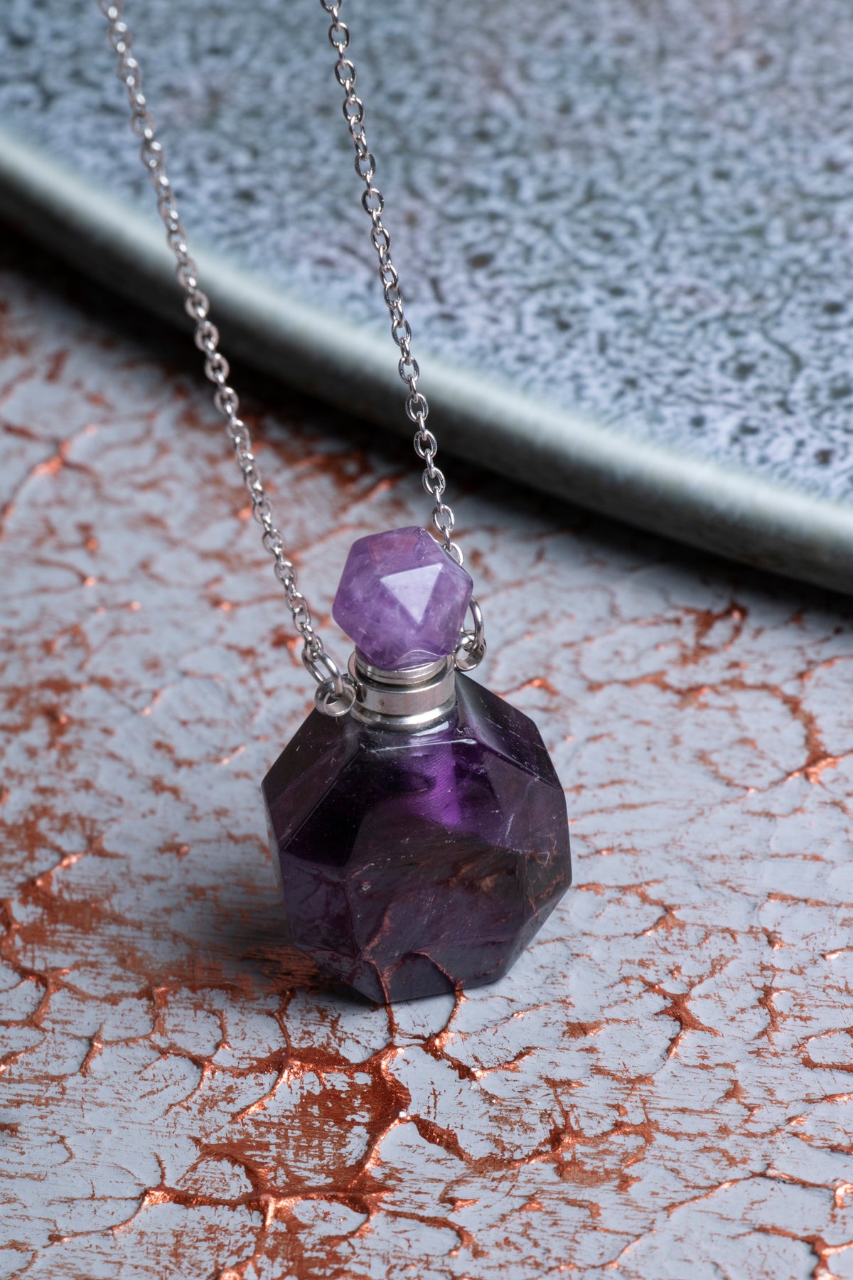 Mor Florit Taşı Zincirli Esans Şişesi Kolye