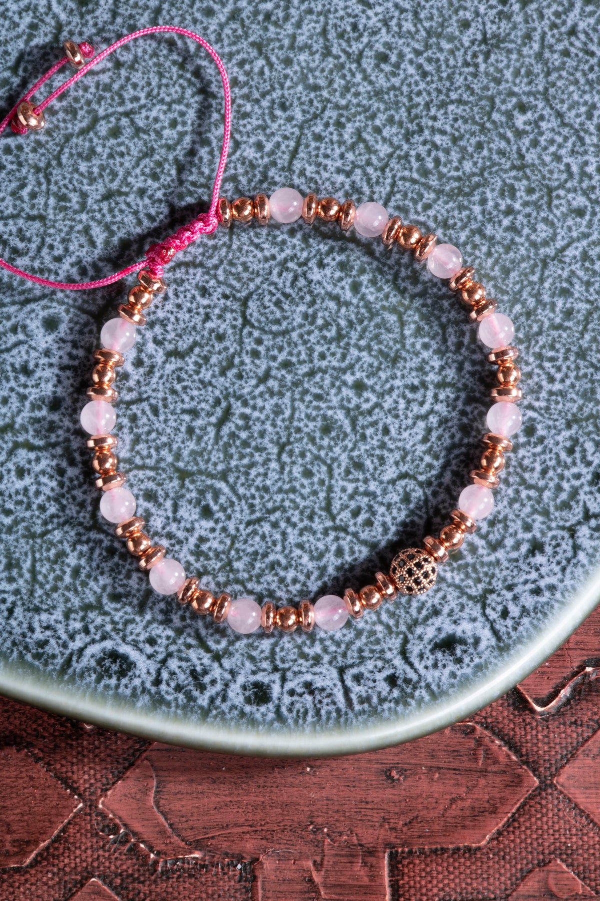 Pembe Kuvars &amp; Hematit &amp; Zirkon Aparat Doğal Taş Makrome Bileklik