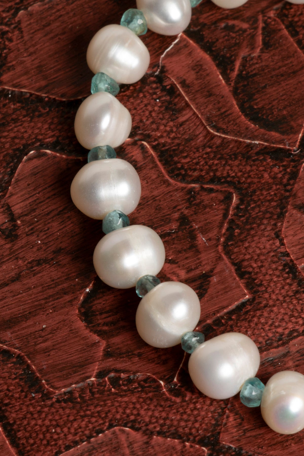 Sertifikalı Doğal Apatit ve İnci Taşı Bileklik – Gümüş Aksesuarlı