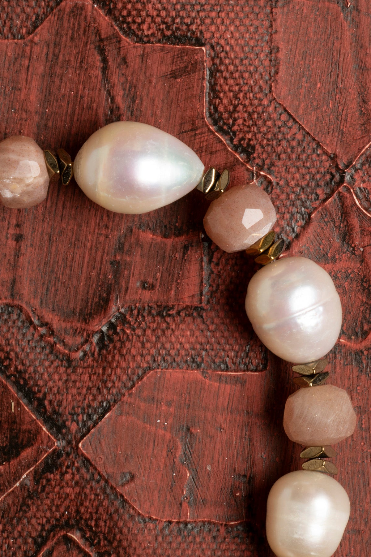 Sertifikalı Doğal Güneş Taşı, İnci ve Hematit Bileklik – Enerji, Zarafet ve Denge