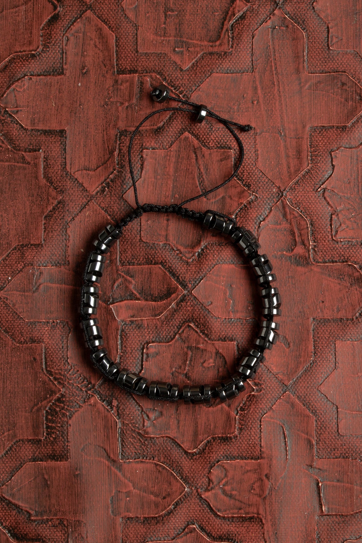 Sertifikalı Doğal Hematit Taşı Makrome Bileklik – Koruma, Denge ve Şıklık