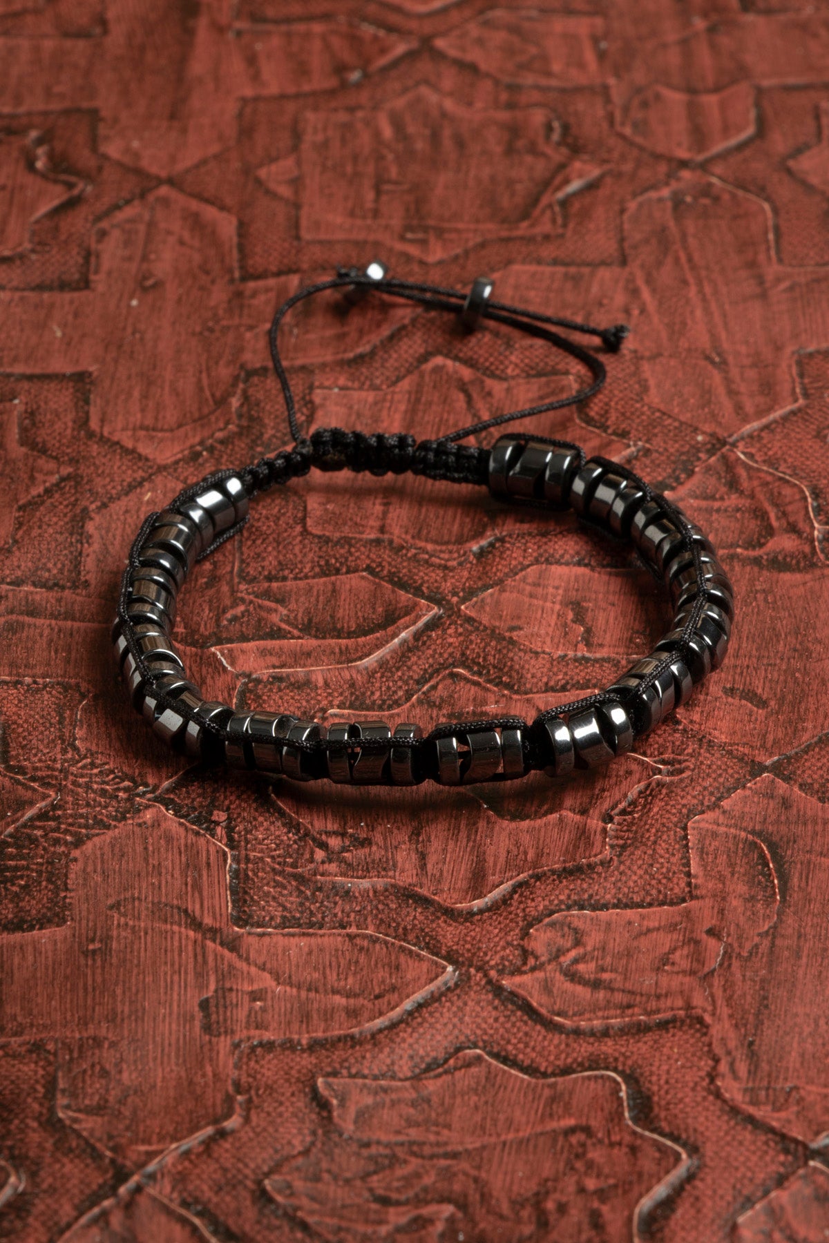 Sertifikalı Doğal Hematit Taşı Makrome Bileklik – Koruma, Denge ve Şıklık