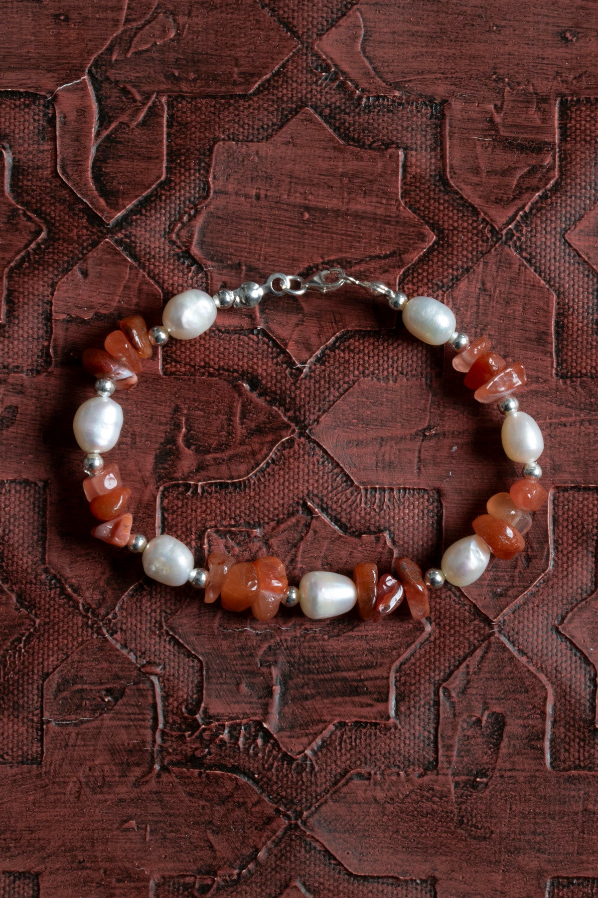 Sertifikalı Doğal İnci ve Akik Bileklik – Gümüş Kapama Aksesuarlı | Saff Doğal Taş