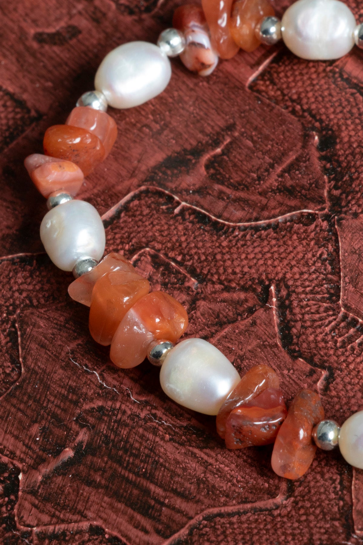 Sertifikalı Doğal İnci ve Akik Bileklik – Gümüş Kapama Aksesuarlı | Saff Doğal Taş