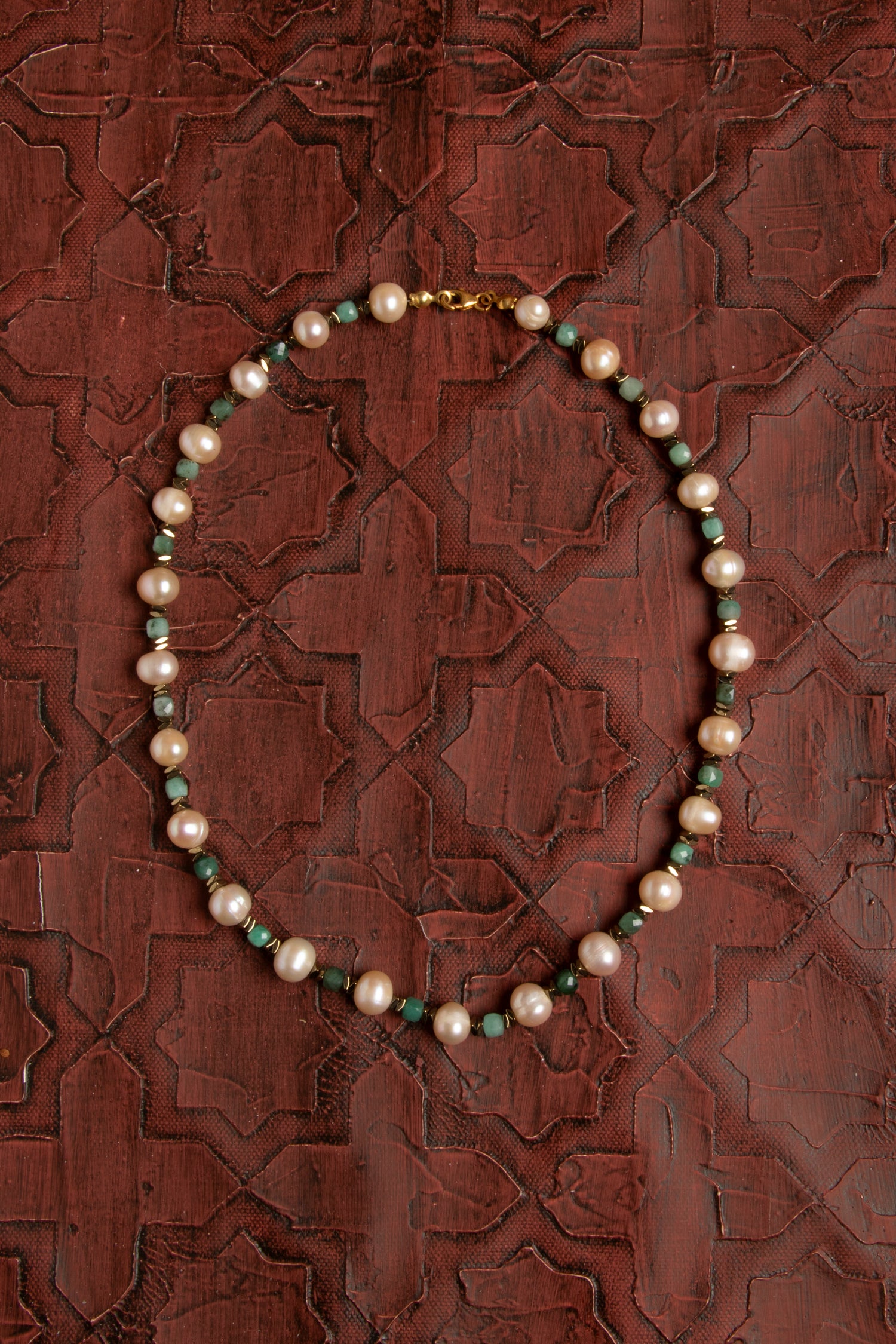 Sertifikalı Doğal İnci ve Zümrüt Kolye – Zarafet, Asalet ve Doğanın Gücü