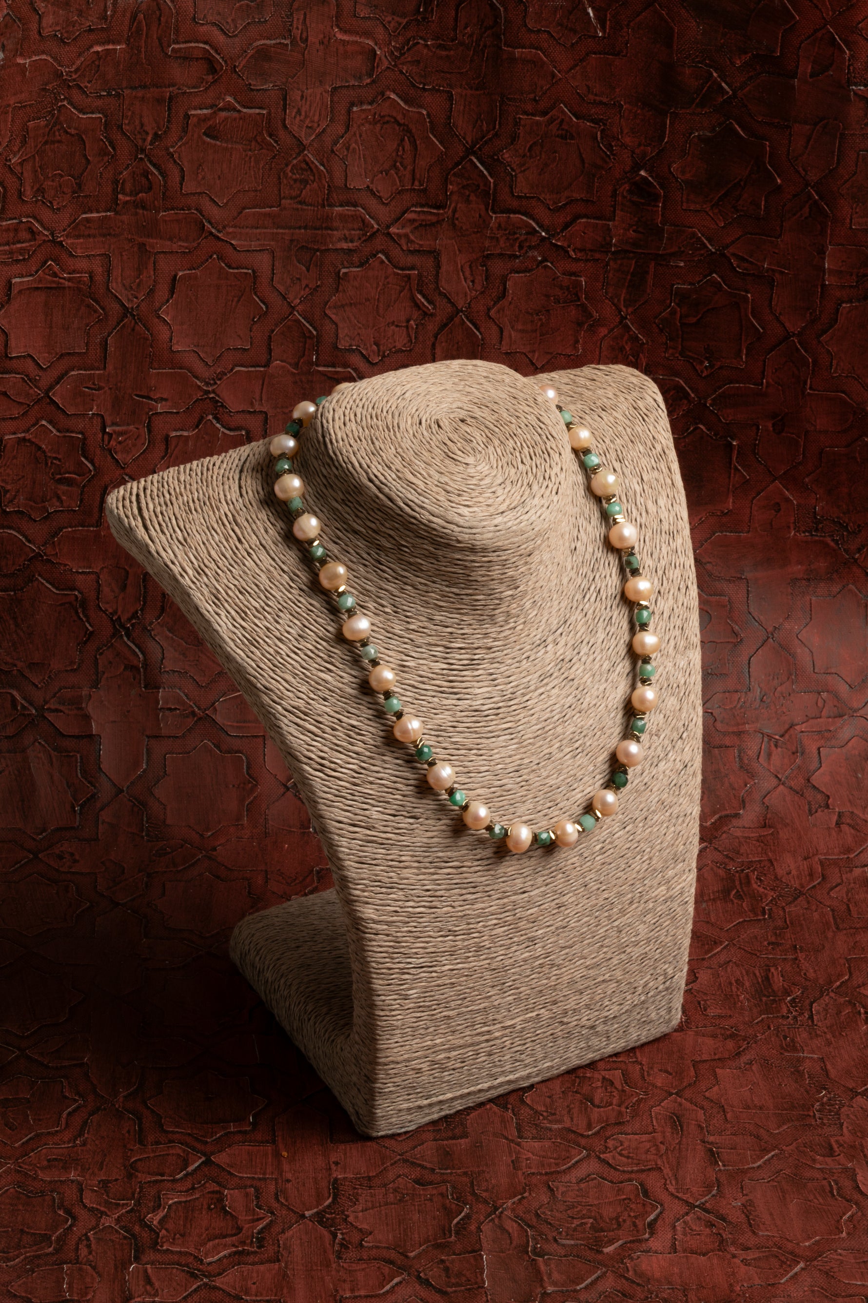 Sertifikalı Doğal İnci ve Zümrüt Kolye – Zarafet, Asalet ve Doğanın Gücü