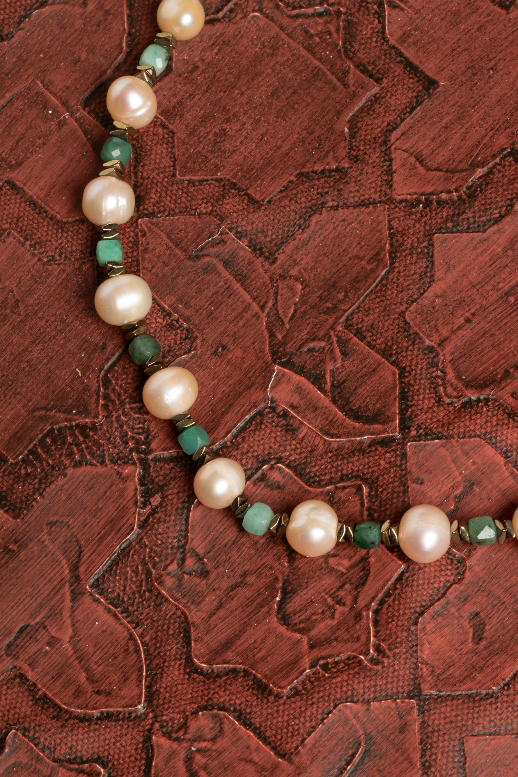 Sertifikalı Doğal İnci ve Zümrüt Kolye – Zarafet, Asalet ve Doğanın Gücü