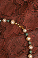 Sertifikalı Doğal İnci ve Zümrüt Kolye – Zarafet, Asalet ve Doğanın Gücü