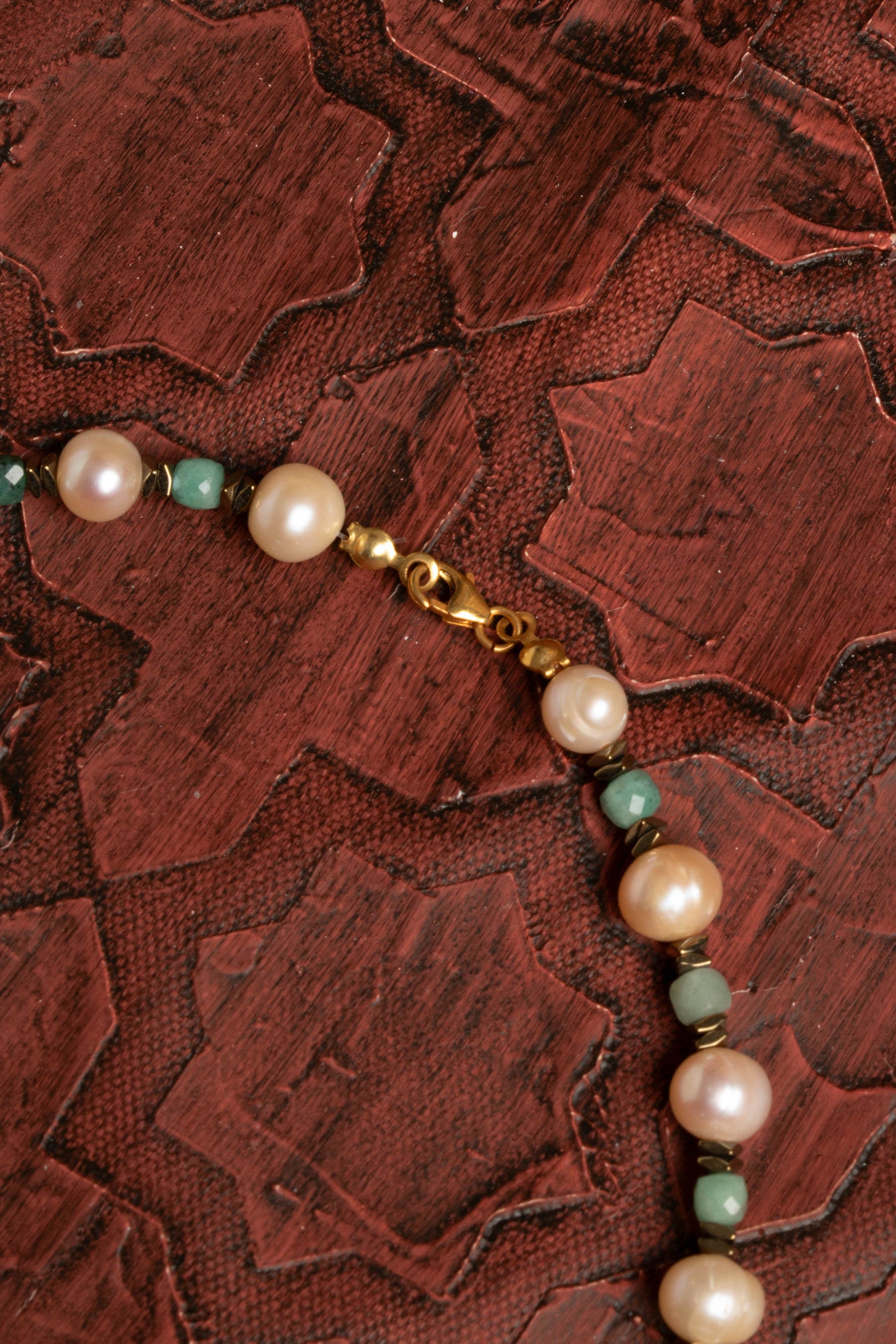 Sertifikalı Doğal İnci ve Zümrüt Kolye – Zarafet, Asalet ve Doğanın Gücü