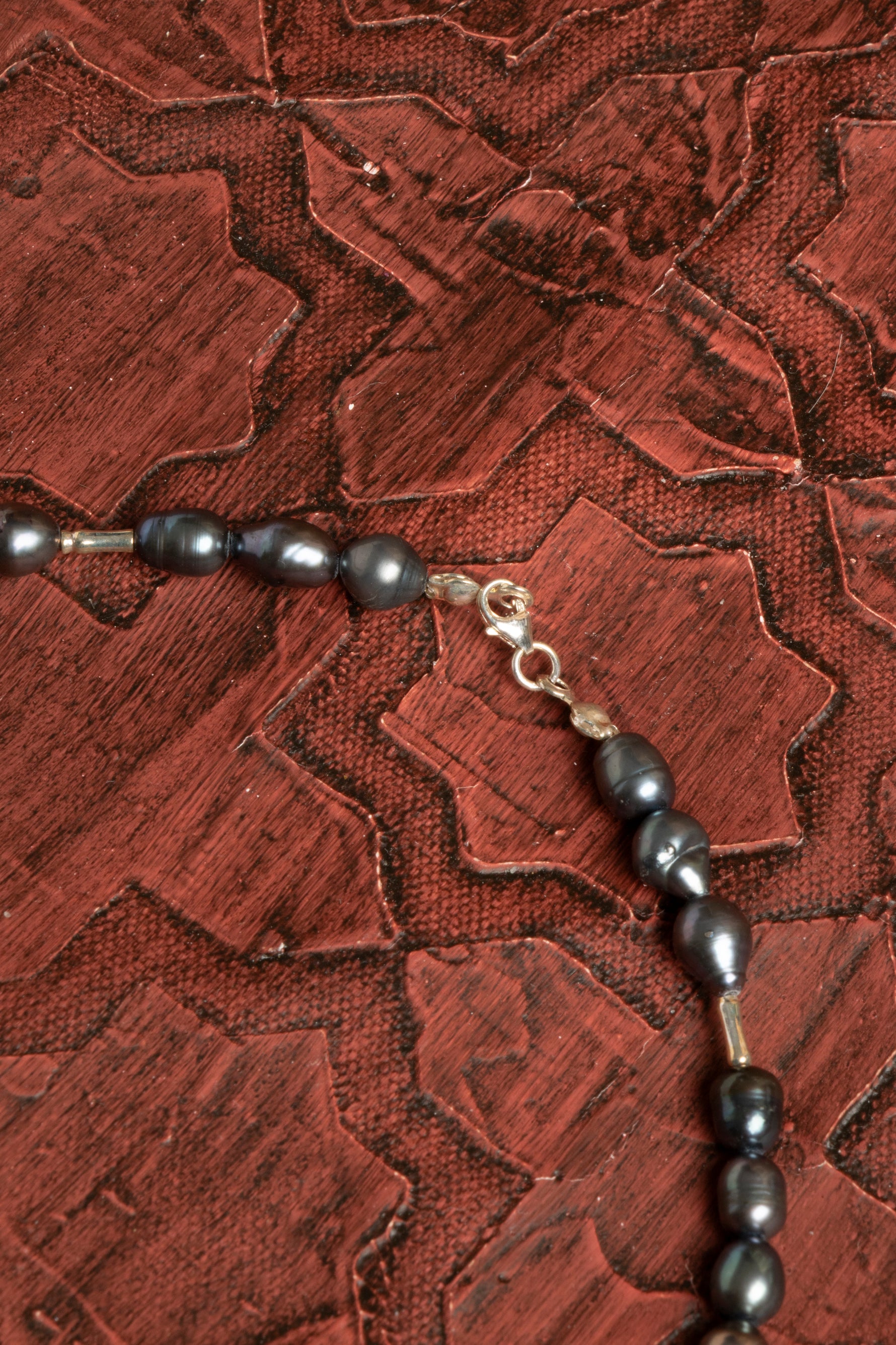 Sertifikalı Doğal Siyah İnci Kolye – Güç, Zarafet ve Özgünlük