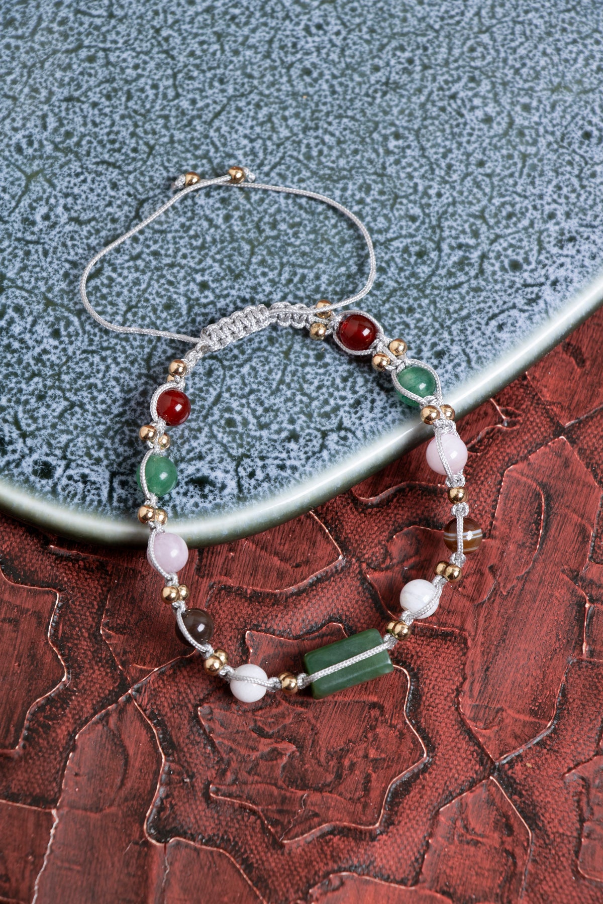 Sertifikalı Doğanın Harmonisi: Ayarlanabilir Doğal Taş Makrome Bileklik