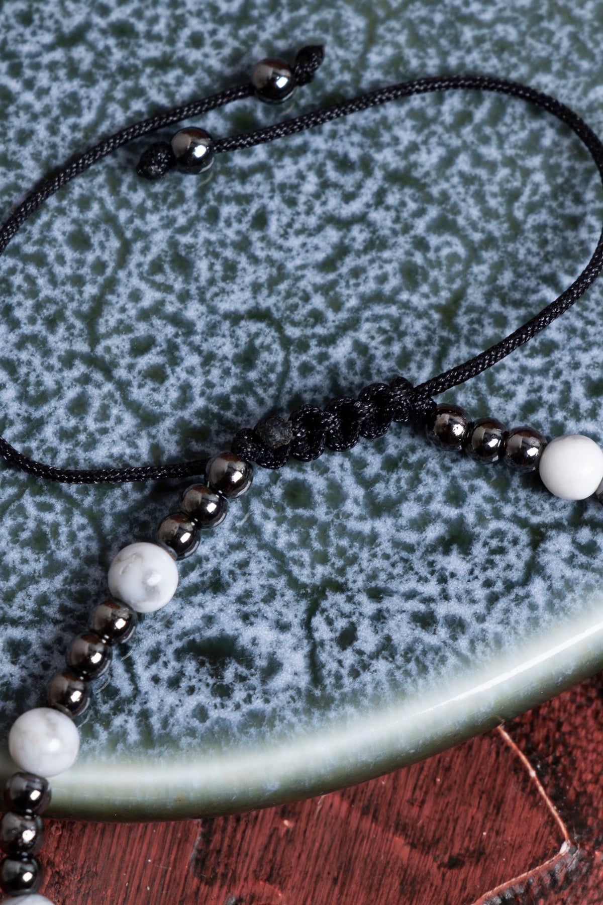 Sertifikalı Hematit &amp; Havlit Doğal Taş Makrome Bileklik