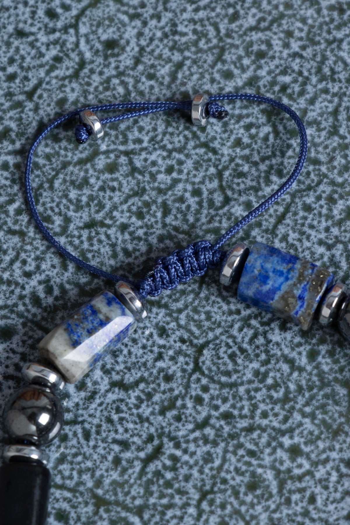 Sertifikalı Lapis Lazuli &amp; Shungit &amp; Hematit &amp; Zirkon Aparat Doğal Taş Makrome Bileklik