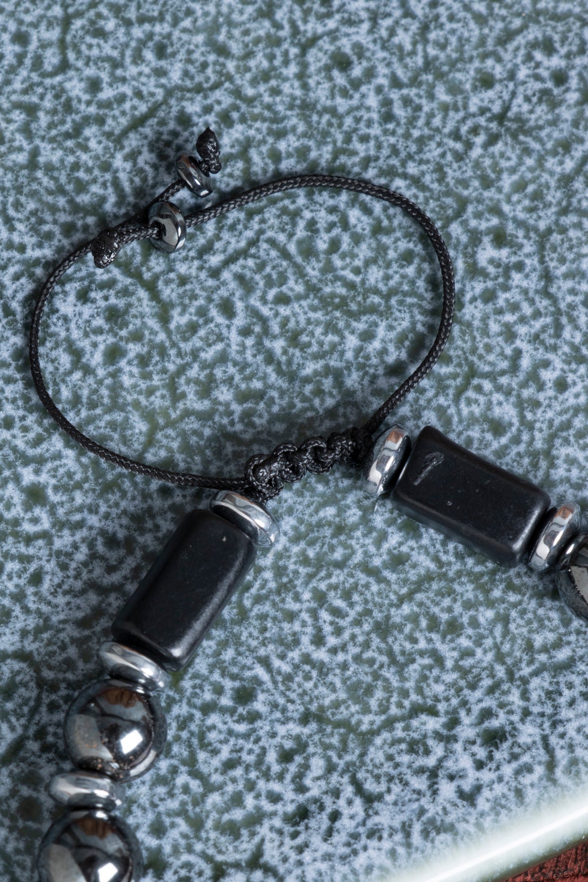 Sertifikalı Shungite &amp; Hematit Doğal Taş Makrome Bileklik